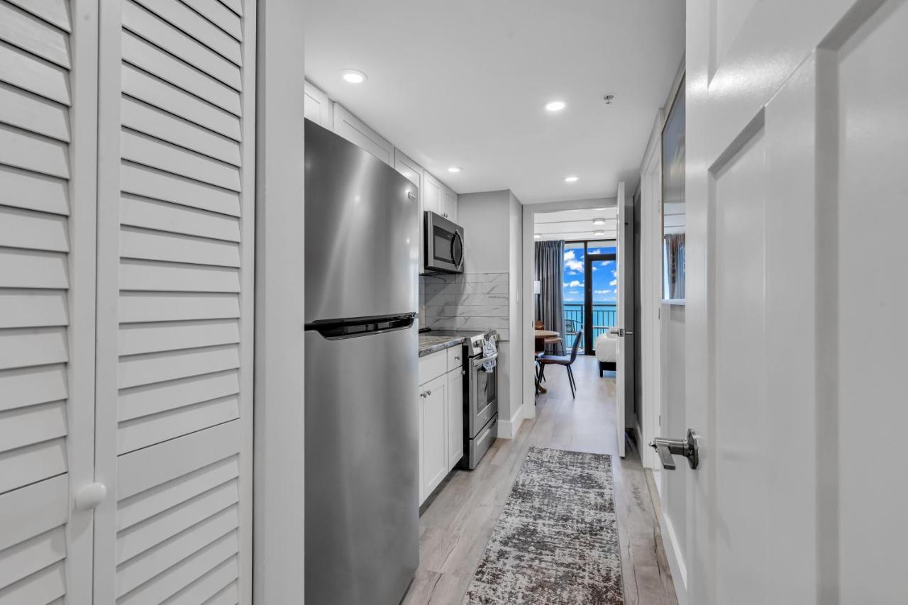Breakers Tower 1Br Oceanfront Condo マートルビーチ エクステリア 写真